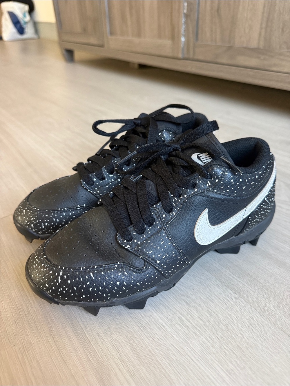 Jordan 1 kids Nike Black & White Speckled Cleats - Youth Soccer/Football Shoes